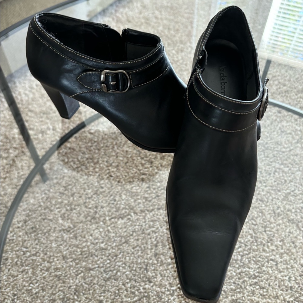 Liz Claiborne bootie, upper leather, zip side.